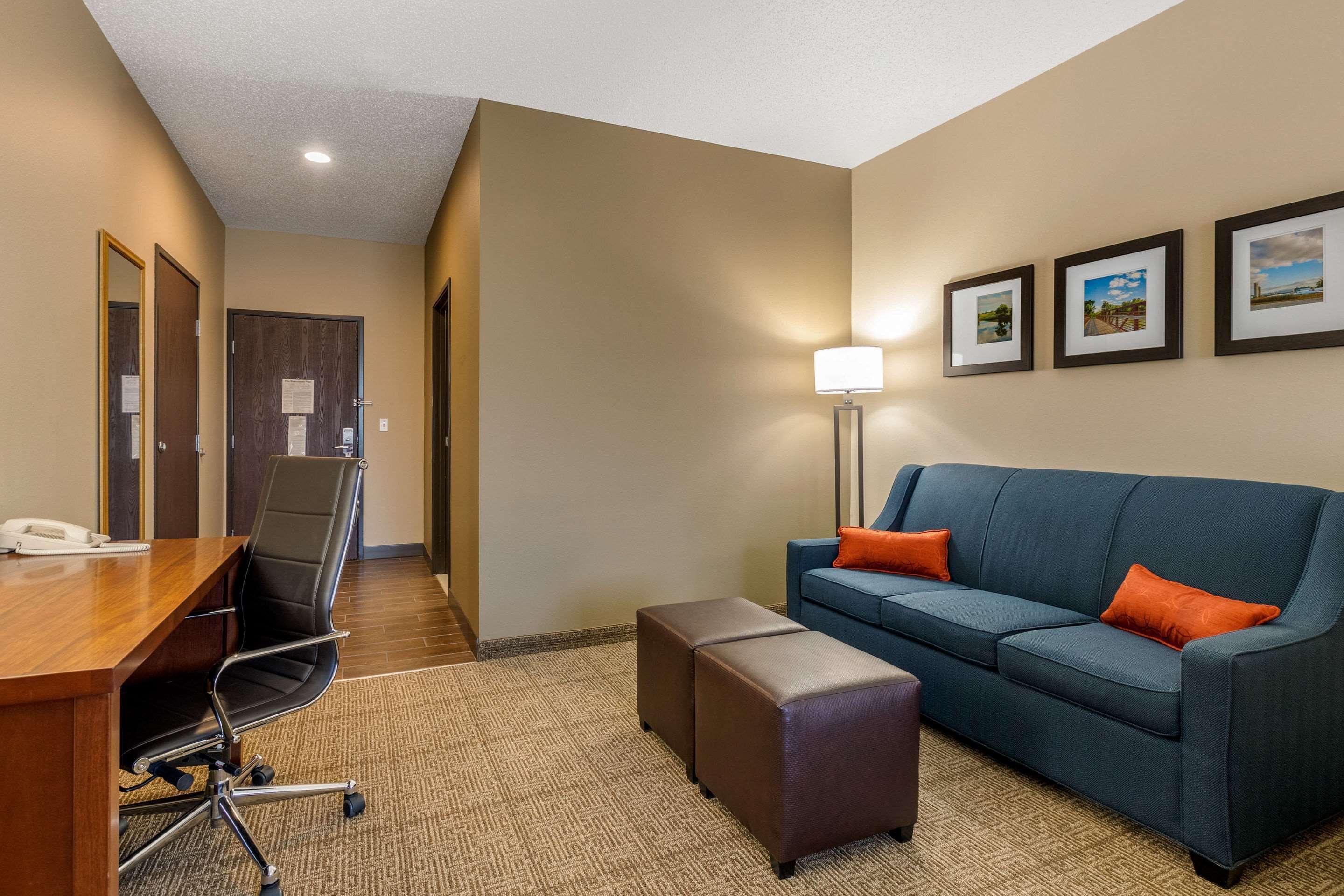 Comfort Suites Cedar Falls Exterior foto