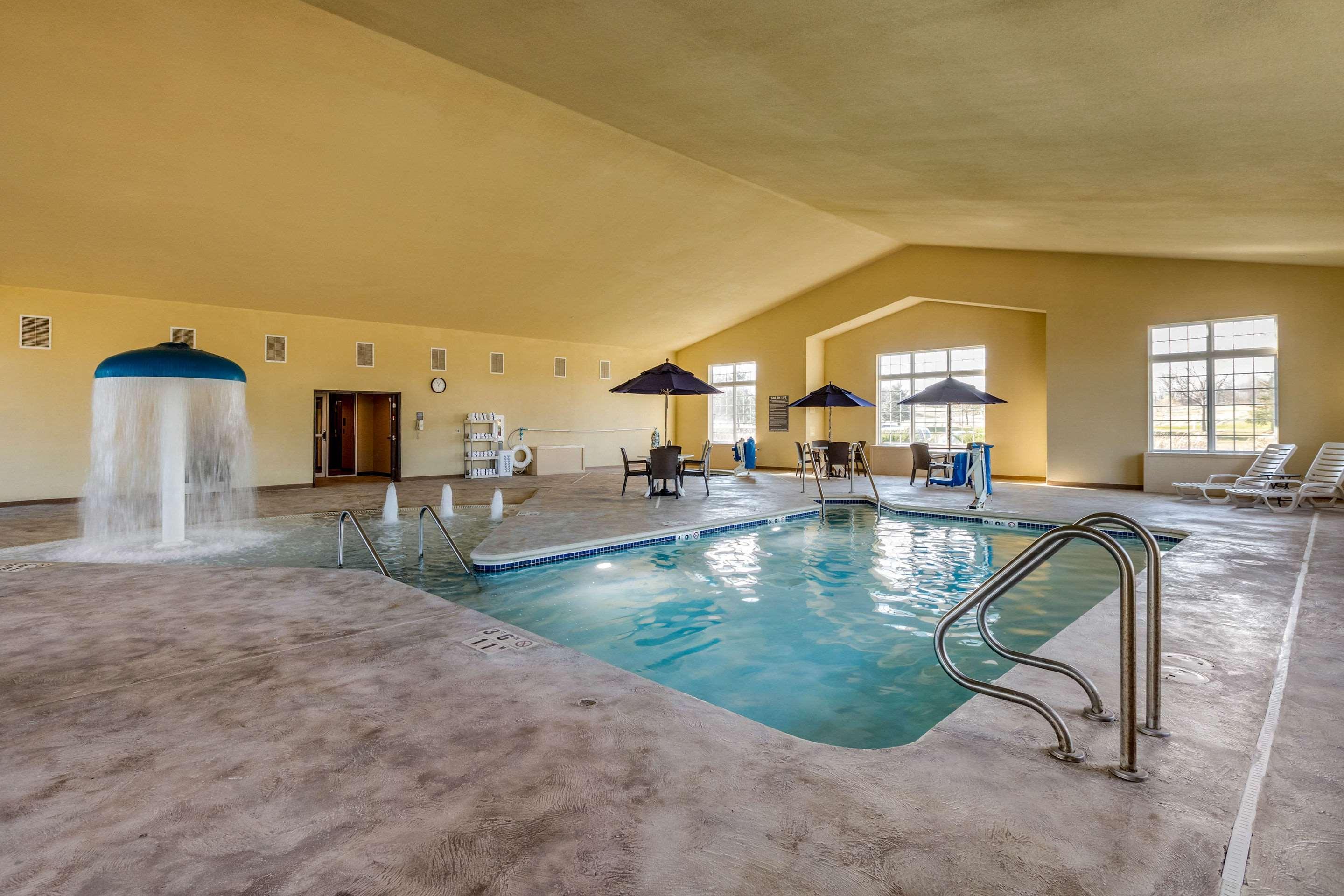 Comfort Suites Cedar Falls Exterior foto