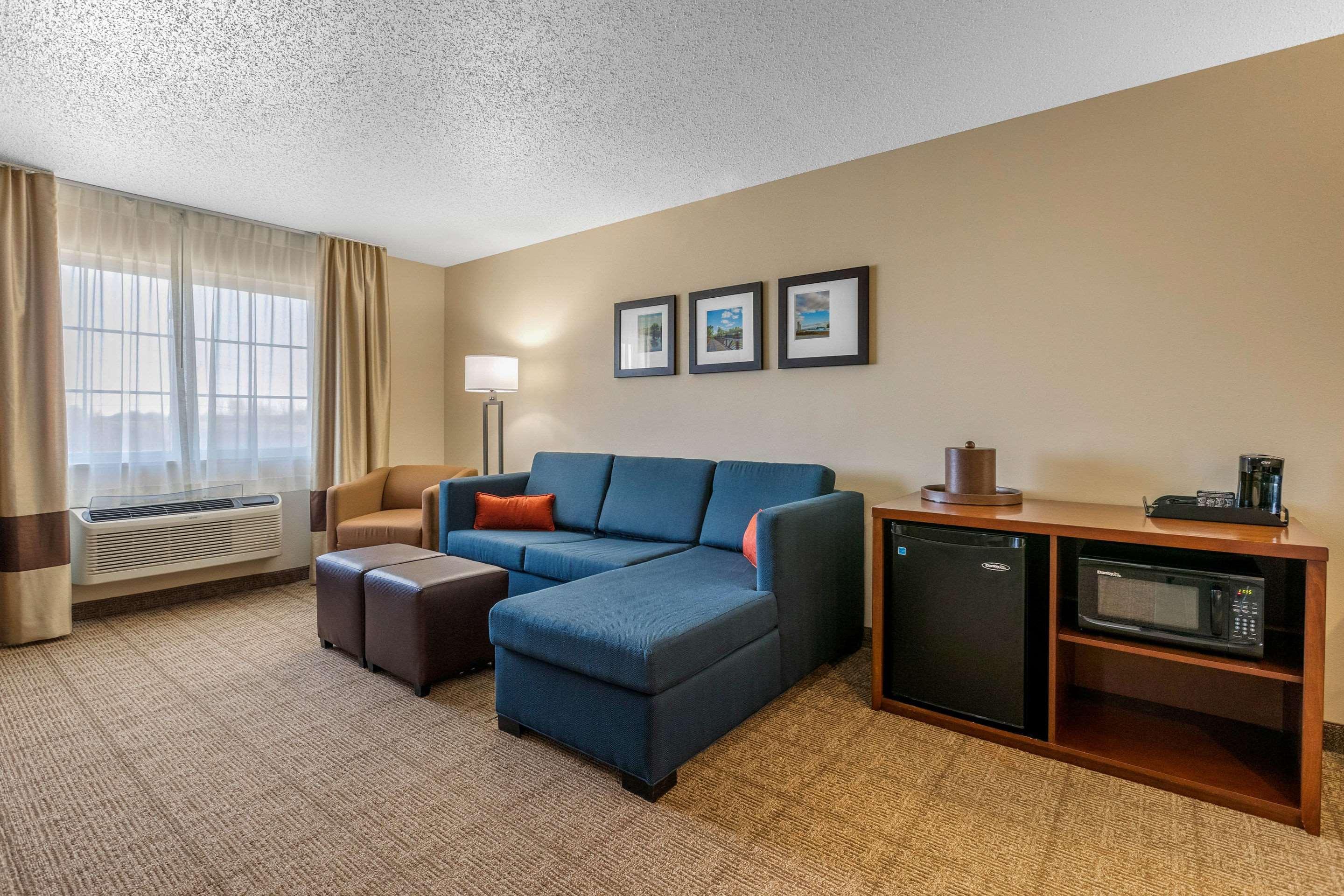 Comfort Suites Cedar Falls Exterior foto