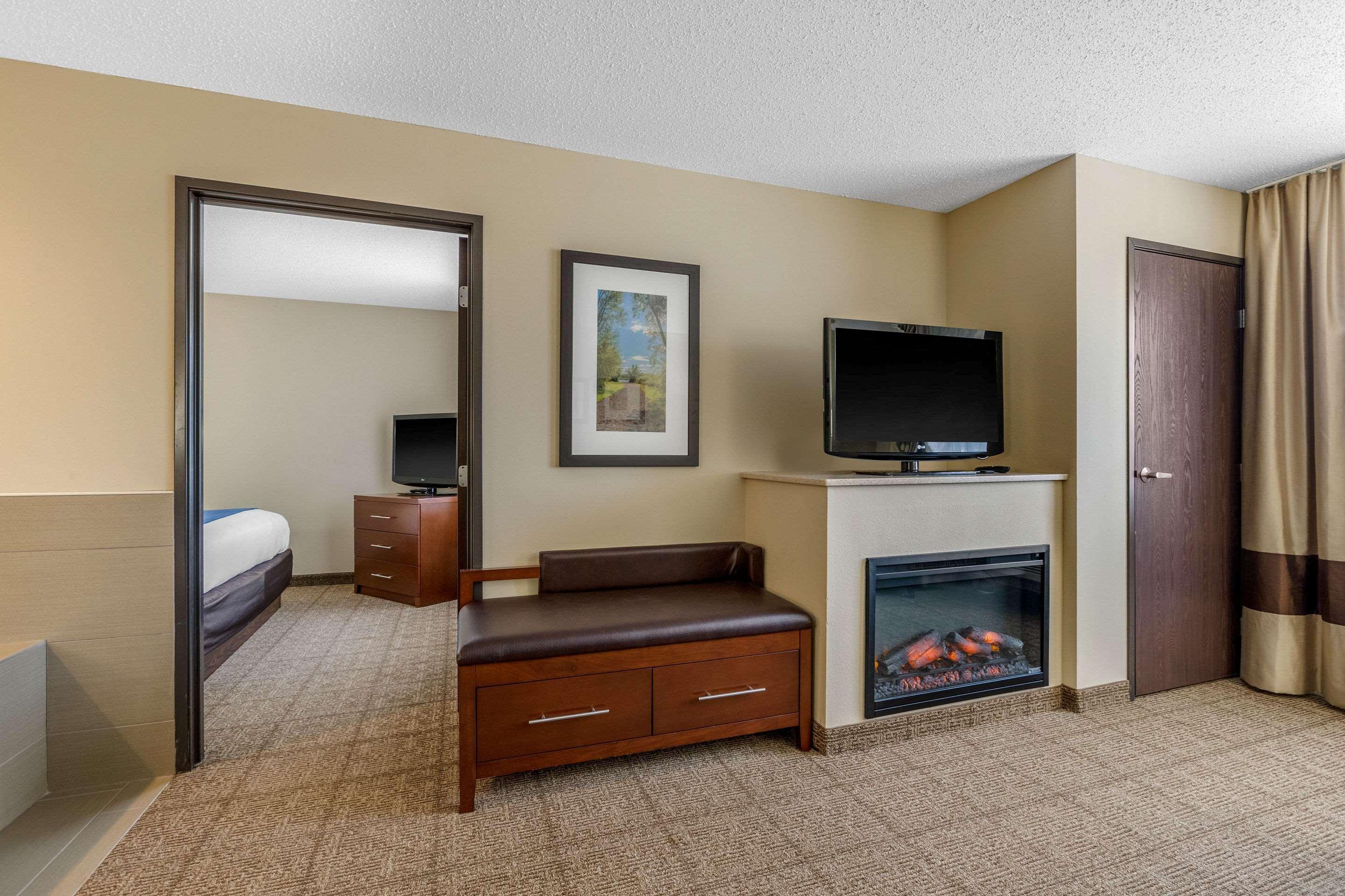 Comfort Suites Cedar Falls Exterior foto