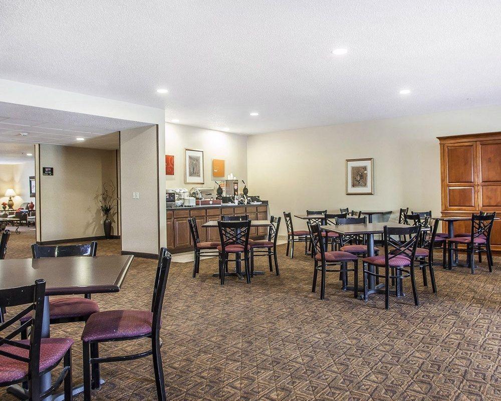 Comfort Suites Cedar Falls Exterior foto