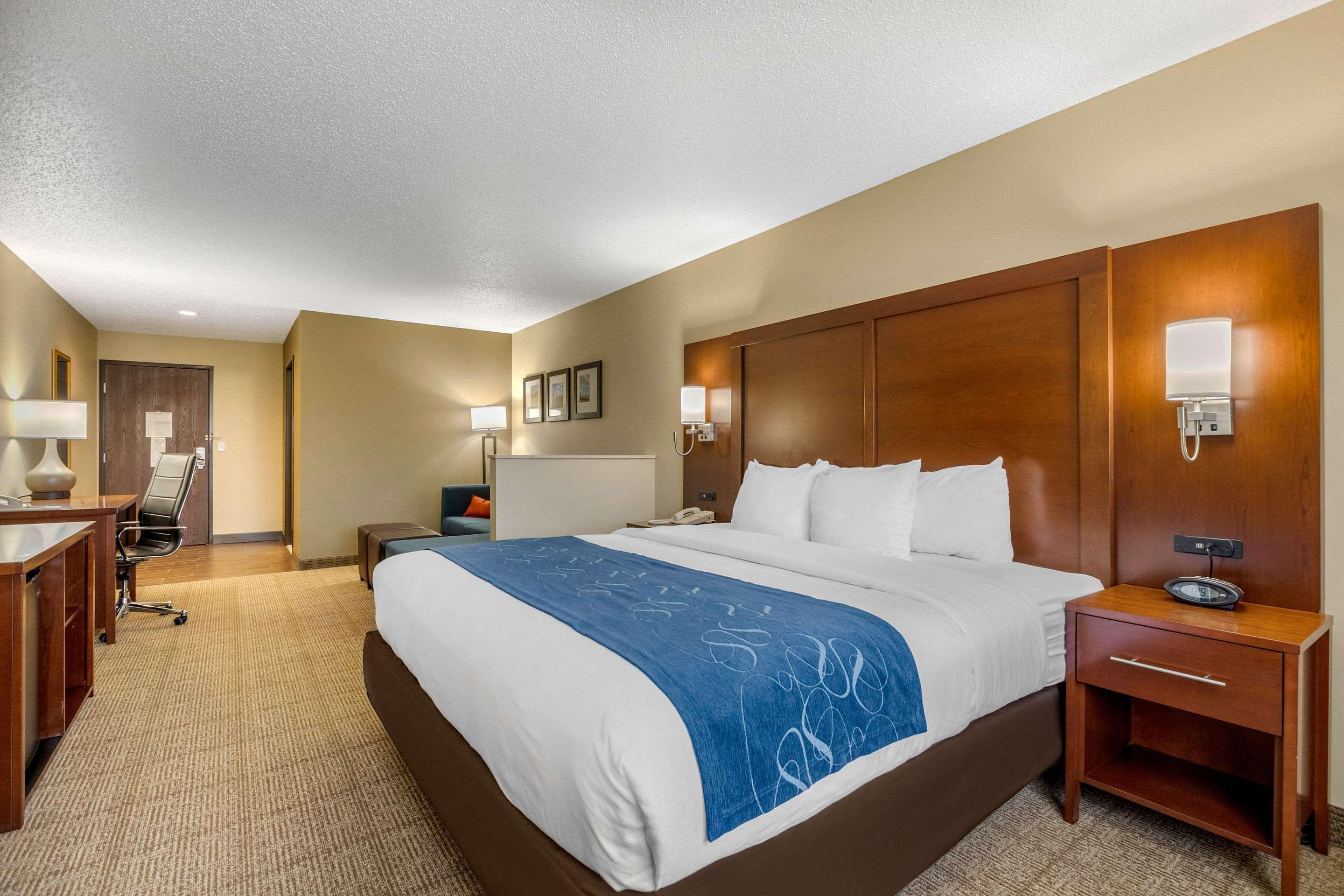Comfort Suites Cedar Falls Exterior foto