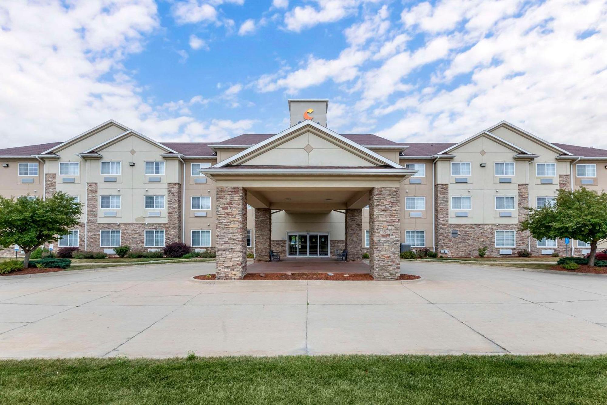 Comfort Suites Cedar Falls Exterior foto