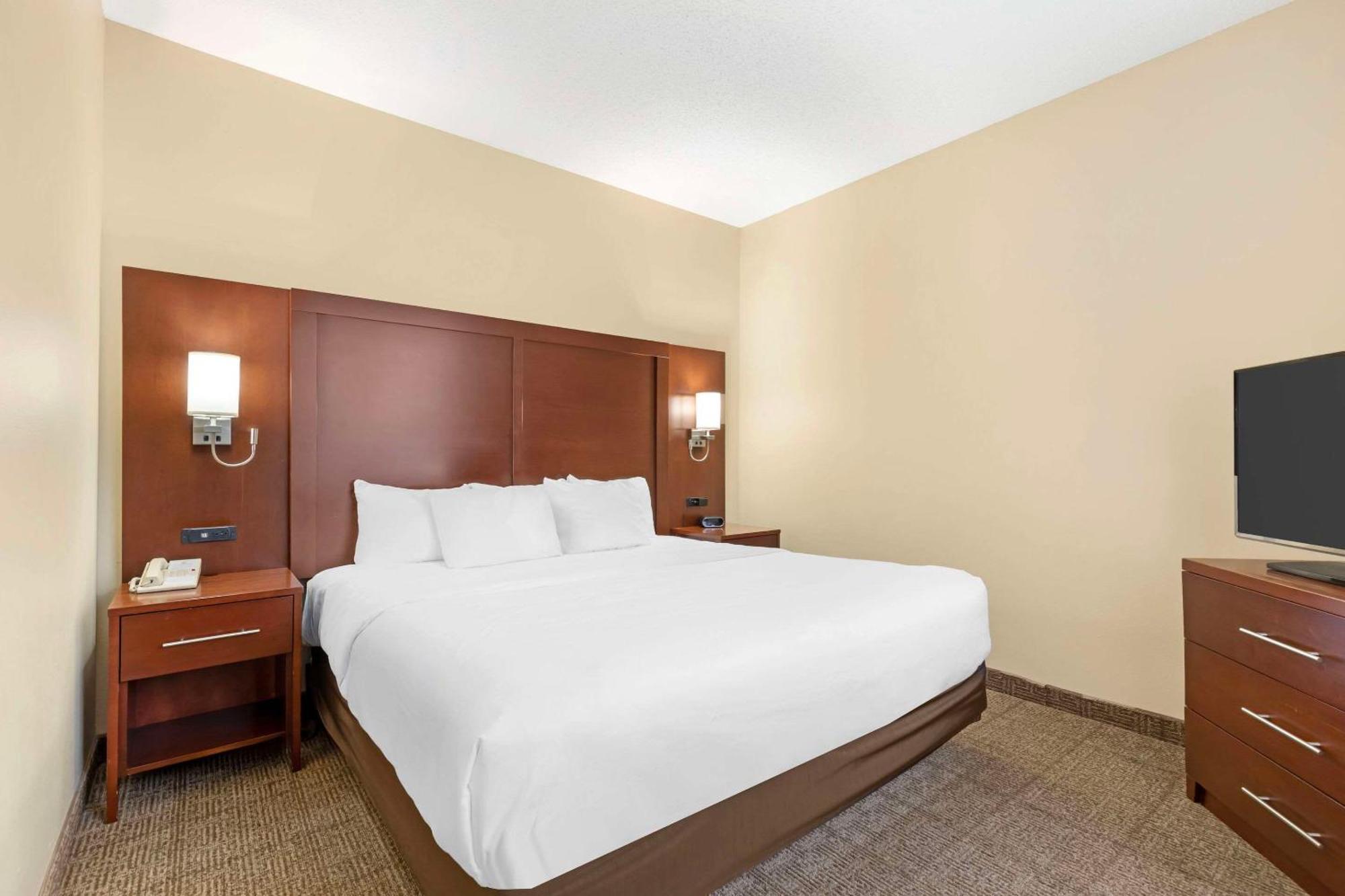 Comfort Suites Cedar Falls Exterior foto