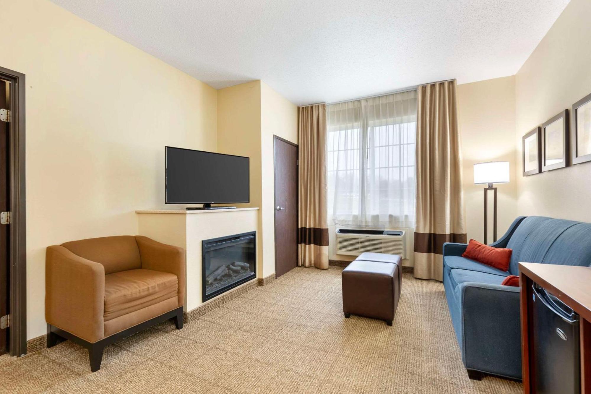 Comfort Suites Cedar Falls Exterior foto